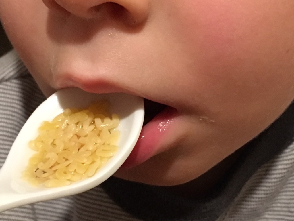 BALL, BBBBALL, BAAAALLLL, BALLL, BALL! Und wie lernt dein Kind sprechen?