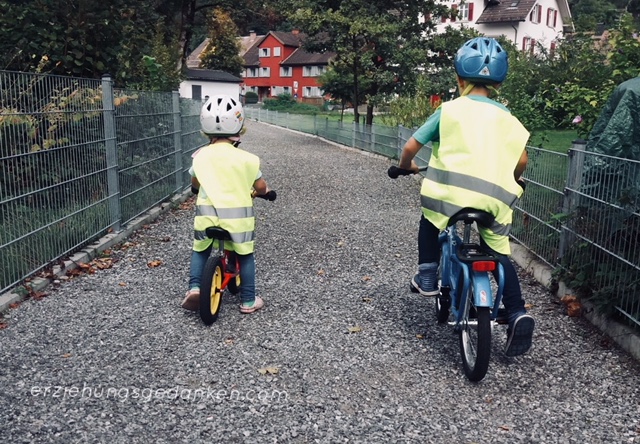 Von der Leuchtweste und dem&nbsp;Fahrradhelm